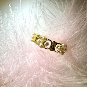 Elegant Gold and Pearl Ring